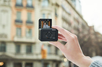 Sony RX0 II: Μια compact action κάμερα που προσφέρει 4K video, περιστρεφόμενη οθόνη και Eye AF image