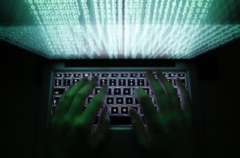 H EE θεσπίζει αυστηρότερες ποινές για τα διαδικτυακά εγκλήματα image