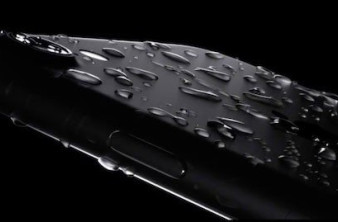 iPhone 7 / Plus: Αδιάβροχα μεν (IP67)… αλλά χωρίς εγγύηση σε ζημιές από υγρά image
