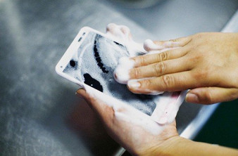 Kyocera Digno Rafre: Ένα smartphone που μπορείς να πλένεις με τα πιάτα [Videos] image