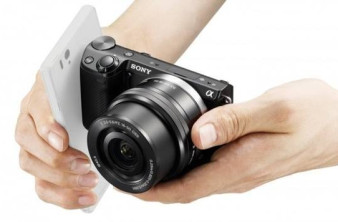 Sony NEX-5T, compact εμφάνιση, NFC, WiFi και εναλλάξιμοι φακοί E-mount image