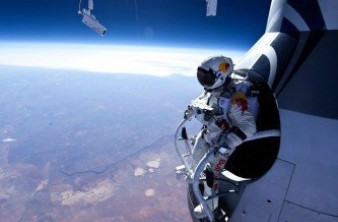 Red Bull Stratos: Ολοκληρώθηκε με επιτυχία η αποστολή ελεύθερης πτώσης από το διάστημα [Video] image