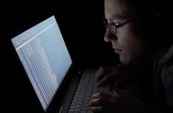 Αϋπνίες προκαλούν ο υπολογιστής και η τηλεόραση τις νυχτερινές ώρες  [Infographic] image