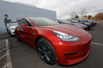 Τα ηλεκτρικά αυτοκίνητα της Tesla σύντομα θα «μιλούν» στους πεζούς image
