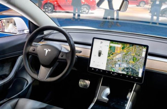 Elon Musk: Έρχεται λειτουργία video κλήσεων στα ηλεκτρικά οχήματα της Tesla image