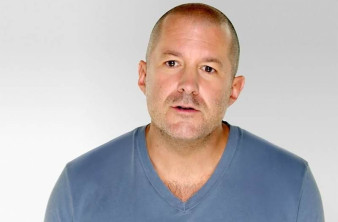Airbnb: Ανακοίνωσε έναρξη συνεργασίας με τον Jony Ive image