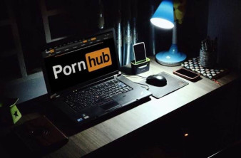 Pornhub: Αφαίρεσε 8.8 εκατ. videos από τα 13.5 εκατ. της πλατφόρμας! image