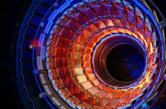 Ερευνητές του CERN κατάφεραν να «παγώσουν» την αντιύλη image