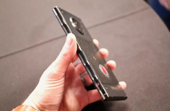RED Hydrogen One: Hands-on φωτογραφίες και πολλές πληροφορίες για το φιλόδοξο αρθρωτό smartphone με την ολογραφική οθόνη image