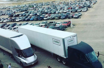 Tesla Semi: Ο ηλεκτρικός τράκτορας του Elon Musk πραγματοποίησε το πρώτο του ταξίδι με φορτίο image