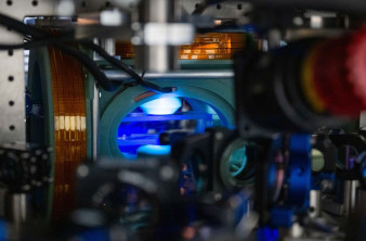 Κβαντικοί Υπολογιστές: Το Caltech έφταιξε τεράστια διάταξη με 6100 qubits image