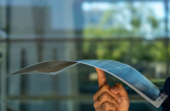 SolarWindow ElectroFlex: Αυτοκόλλητα φωτοβολταϊκλα για παράθυρα και καμπύλες επιφάνειες