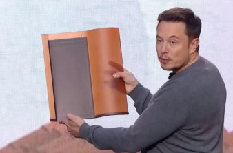 Solar Roof: Η Tesla καταργεί τα φιλόδοξα ηλιακά κεραμίδια της λόγω υψηλού κόστους