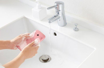 Kyocera DIGNO Rafre: Νέα έκδοση για το smartphone που πλένεις με σαπούνι και νερό [Video] image