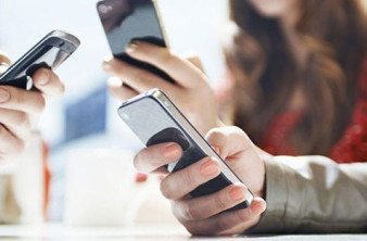 Έρευνα: Τα smartphones μας αποσπούν την προσοχή και μας καθιστούν λιγότερο αποτελεσματικούς εν ώρα εργασίας... image