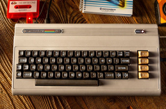 Νέο Commodore 64C Ultimate: Διαθέσιμο με 100 ενσωματωμένα παιχνίδια image