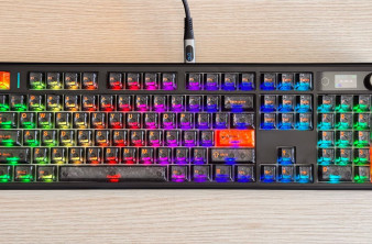 EPOMAKER TH108 V2 Pro Review: Η επιστροφή του full-size πληκτρολογίου με όρους custom μηχανικής image