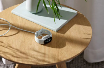Google Fitbit Edge: Νέο fitness tracker με οθόνη hybrid OLED, αυτονομία 7 ημερών και αποσπώμενη μπαταρία image