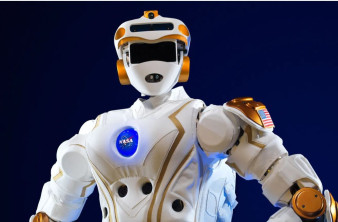 NASA: Ανθρωποειδή ρομπότ ετοιμάζονται να κατακτήσουν τη Σελήνη image