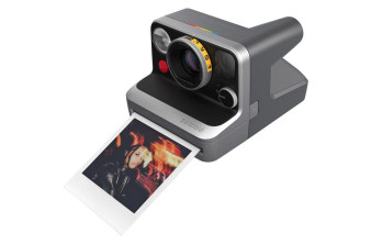 Polaroid Mod: Η αναλογική κάμερα που αντιστέκεται στην κυριαρχία της τεχνητής νοημοσύνης image