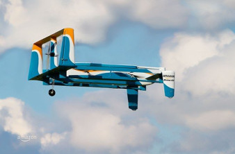 Ο Jeremy Clarkson (Top Gear) παρουσιάζει το drone της Amazon για τη μεταφορά πακέτων [Video] image