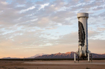 Η Blue Origin του Jeff Bezos κατάφερε να προσγειώσει ομαλά τον πύραυλο της μετά από εκτόξευση στο Διάστημα [Video] image