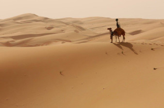 Google Street View: Περιήγηση στην έρημο και την όαση Liwa με κάμερες σε καμήλες [Video] image