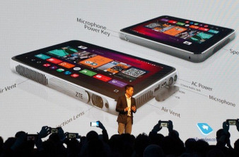 ZTE Spro Plus: Projector ή Tablet; image