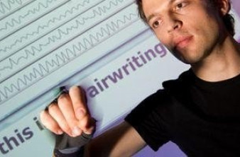 Airwriting, γράψτε με κινήσεις του χεριού σας στον αέρα χωρίς πληκτρολόγιο ή οθόνη! image