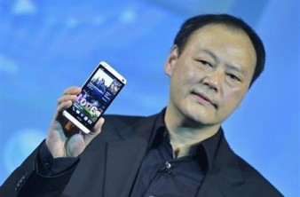 Ο CEO της HTC, Peter Chou, παραδίδει την ηγεσία στην πρόεδρο της εταιρείας image