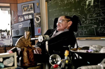 Stephen Hawking: "Ο ανθρώπινος εγκέφαλος είναι εφικτό να αντιγραφεί σε έναν υπολογιστή και να διατηρηθεί μετά θάνατον" image