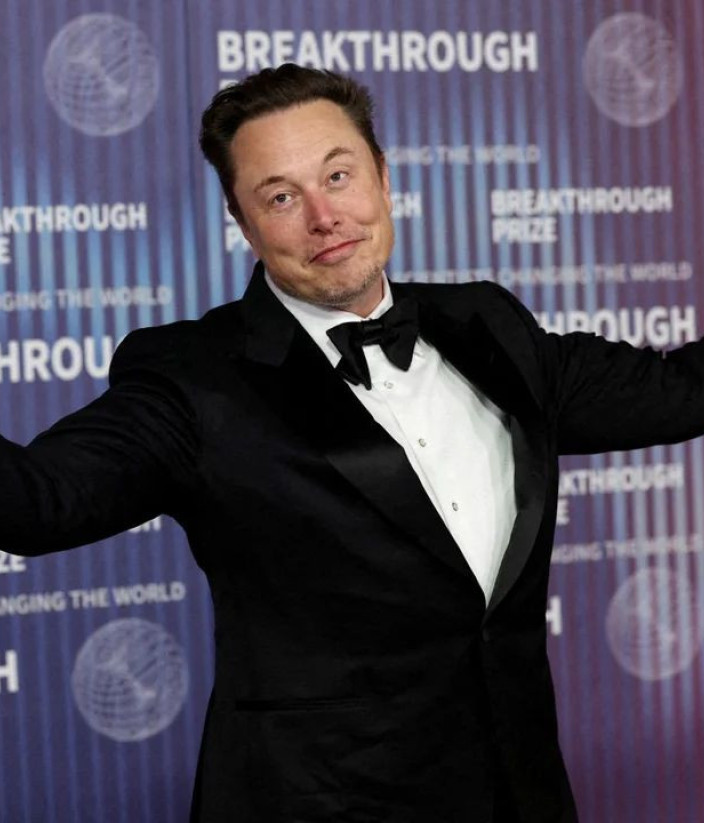 Ο Elon Musk είναι πλέον ο πρώτος τρισεκατομμυριούχος στην ιστορία
