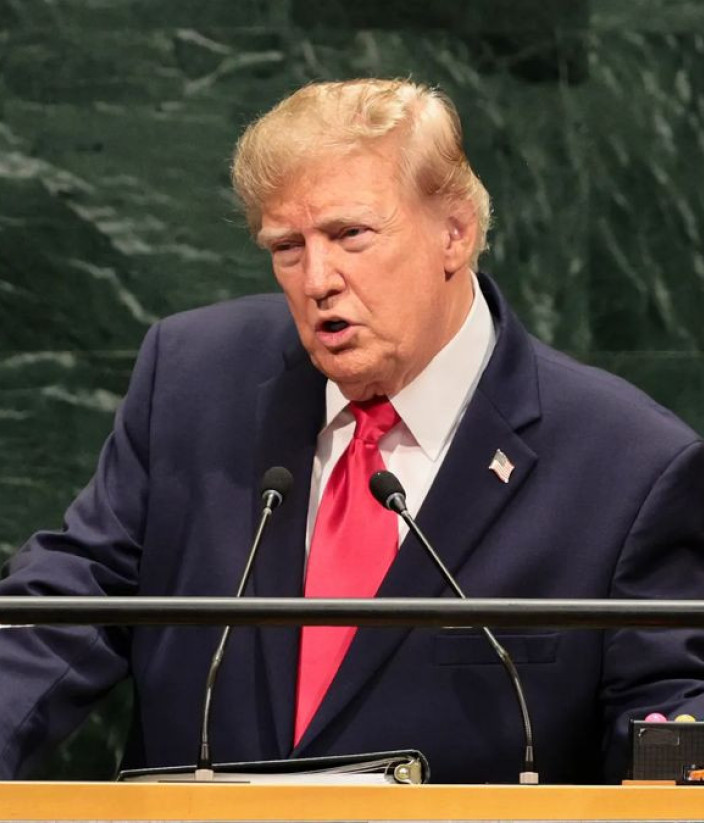 Ο Donald Trump μετονομάζει επίσημα την Τεχνητή Νοημοσύνη σε «Υπερ-Νοημοσύνη» (Super Intelligence)