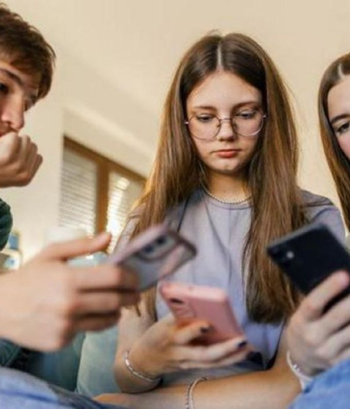 Απαγόρευση των social media στους κάτω των 15 ετών: Ψηφίστηκε το νομοσχέδιο στη Βουλή