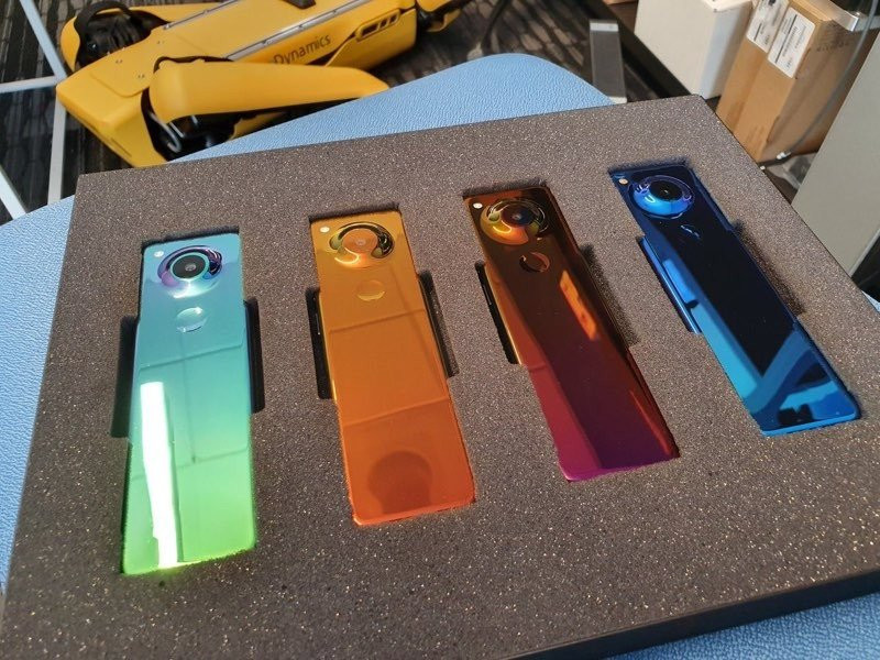 Το νέο smartphone της Essential θυμίζει τηλεχειριστήριο (Pics) | 