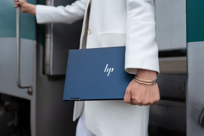 HP Elite Dragonfly: Το ελαφρύτερο compact επαγγελματικό convertible στον κόσμο | 