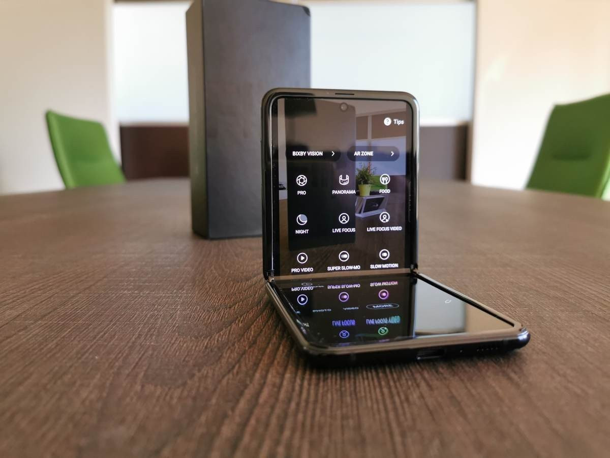 Samsung Galaxy Z Flip: Δύο εβδομάδες παρέα με το αναδιπλούμενο clamshell [Review] | 